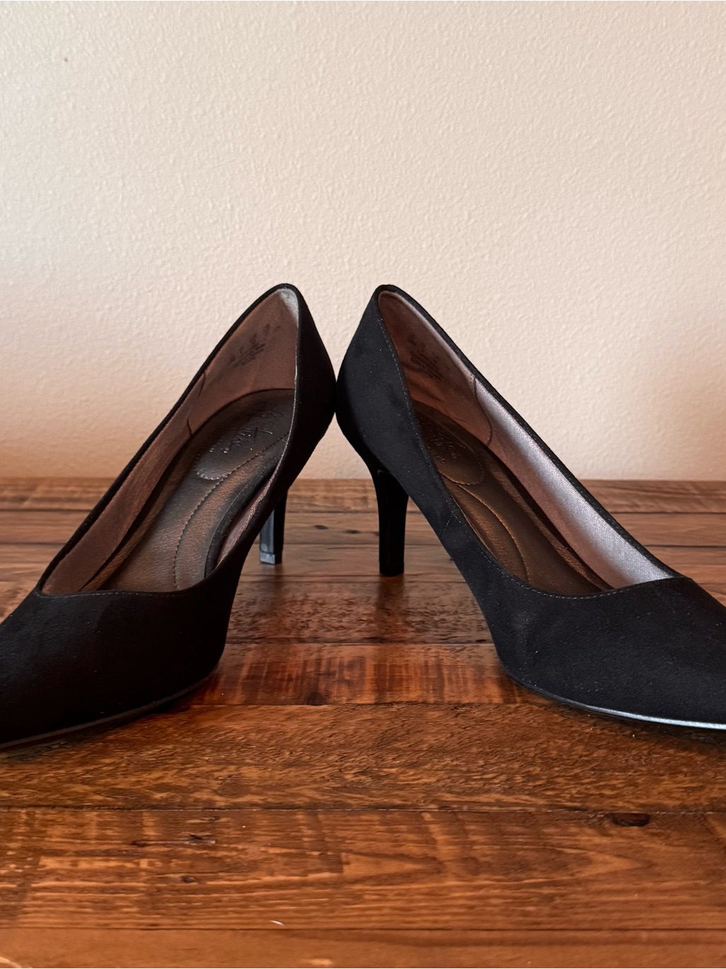 Life Stride Black Pointed-Toe Mid Heel Suede Pumps